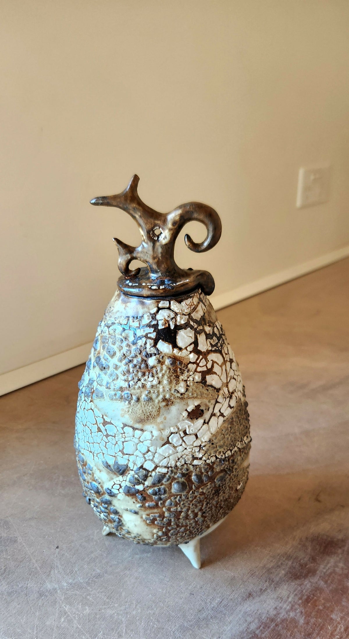 SCARAB URN
