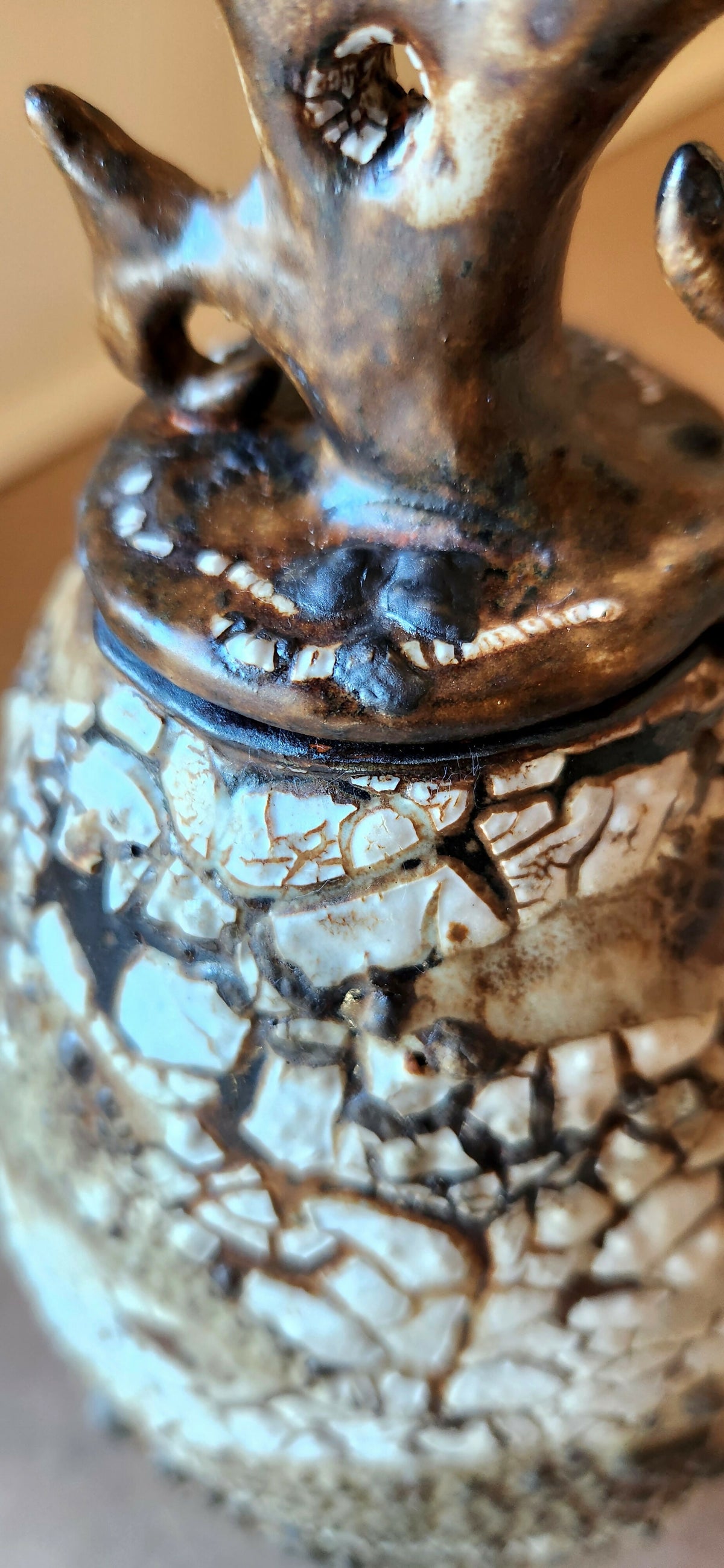 SCARAB URN