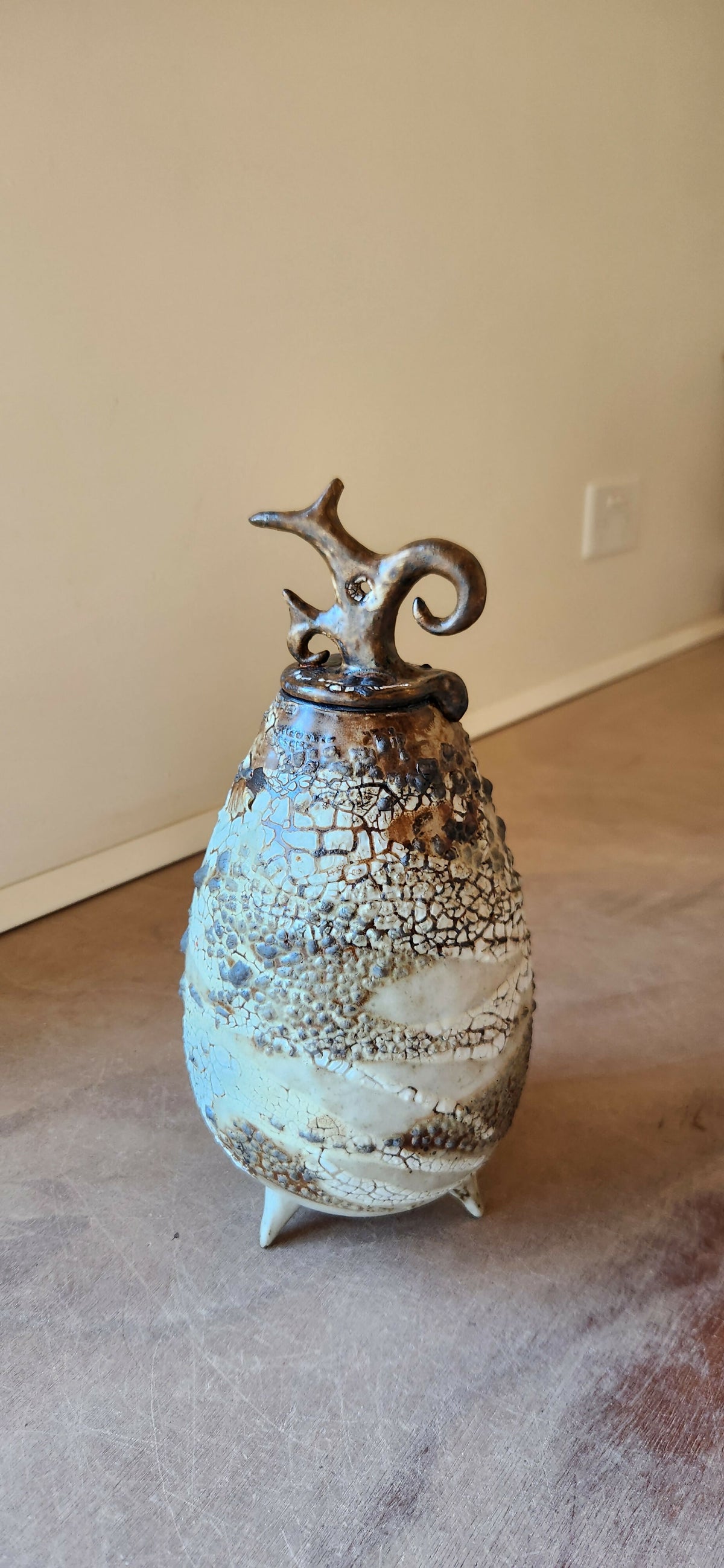 SCARAB URN