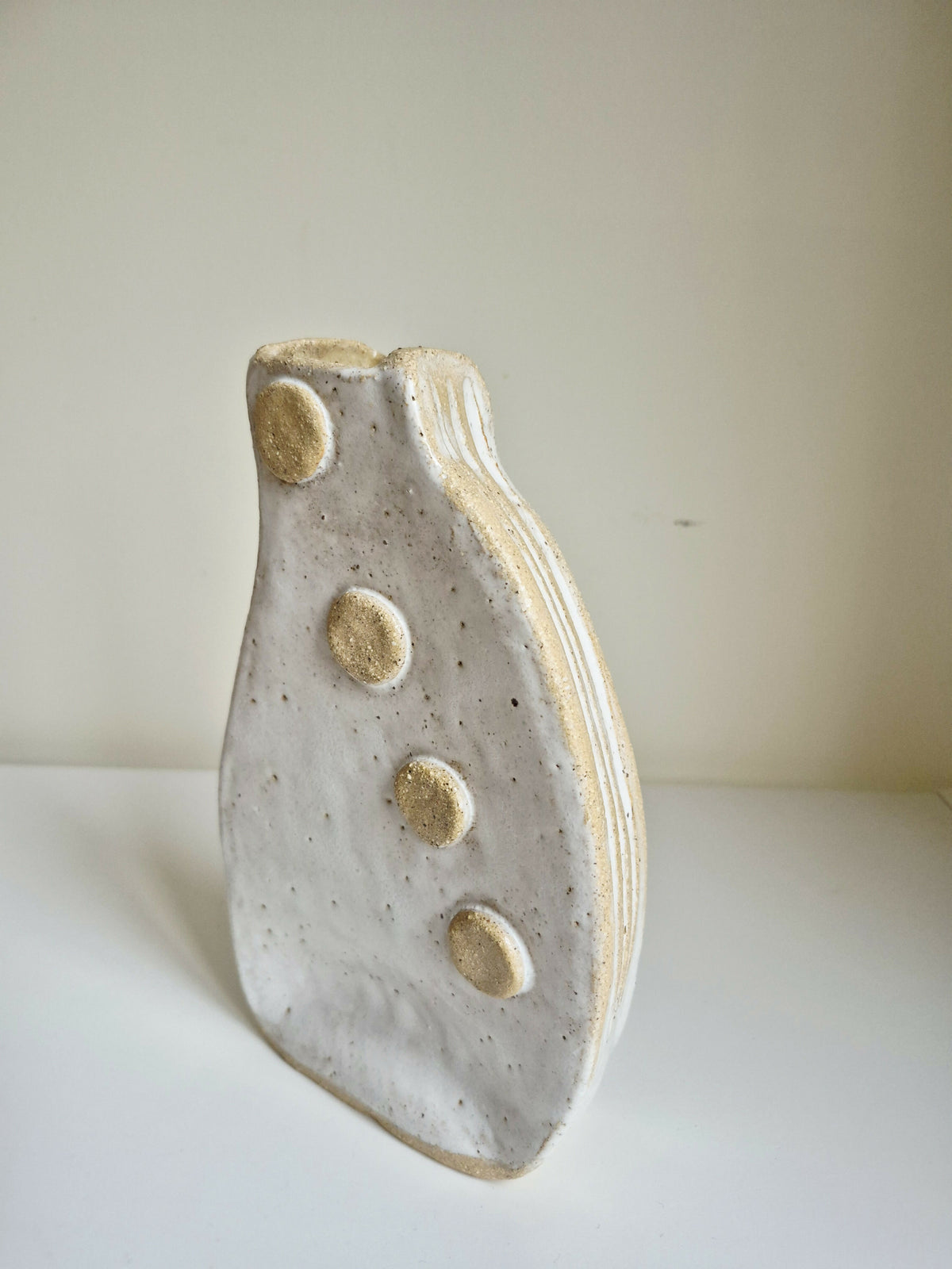 Button vase